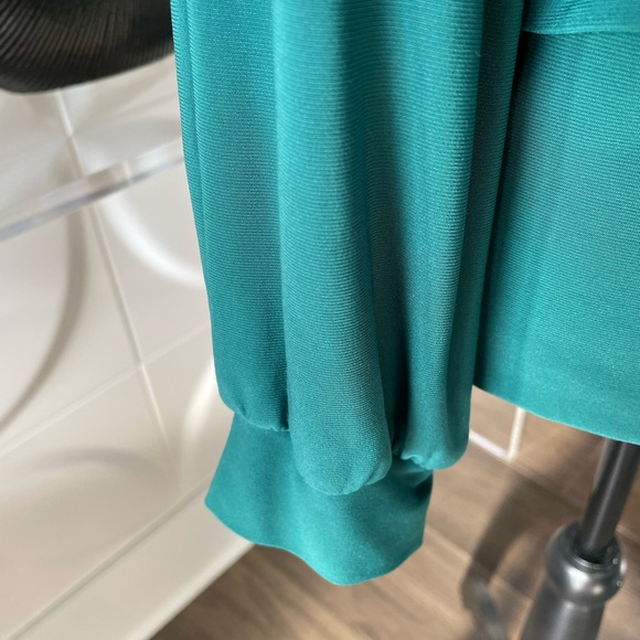 DB Women's Emerald Green Cold Shoulder Blouse with Bling Accents Size Small - Picture 7 of 12